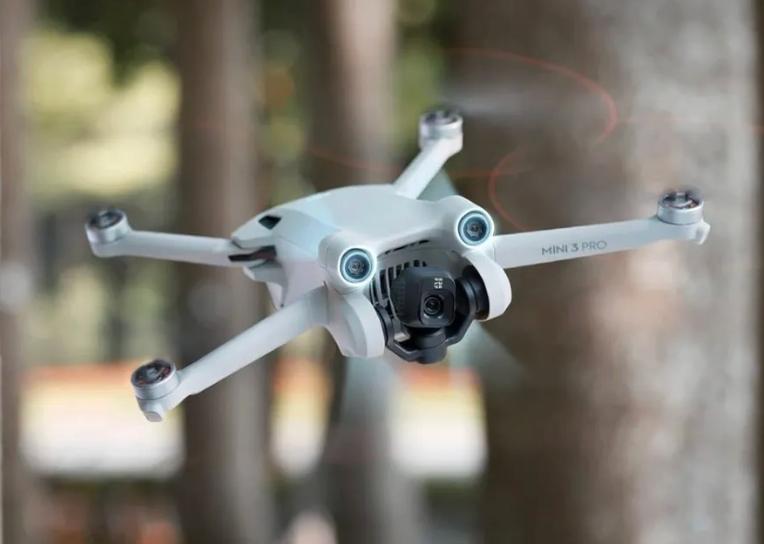 Mini 3 - Dron Mini con Mando a distancia y cámara, ligero y plegable con vídeo 4K HDR, 38 min de tiempo de vuelo, Grabación vertical y funciones inteligentes, C0